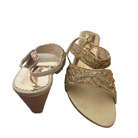 WOMEN FANCY SANDALS WITH EMBROIDERED FANCY BEADS - Picture 4 of 4